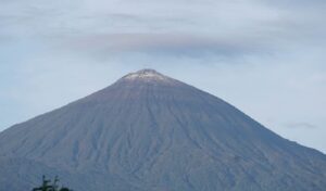 mount Karisimbi in Rwanda